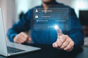 Üzletember laptopot használ bejelentkezés regisztráció felhasználónév.